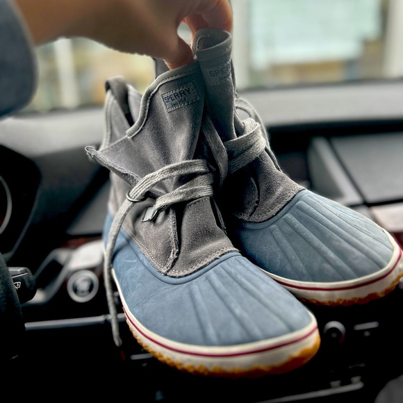 Sperry boots - Picture 1 of 2